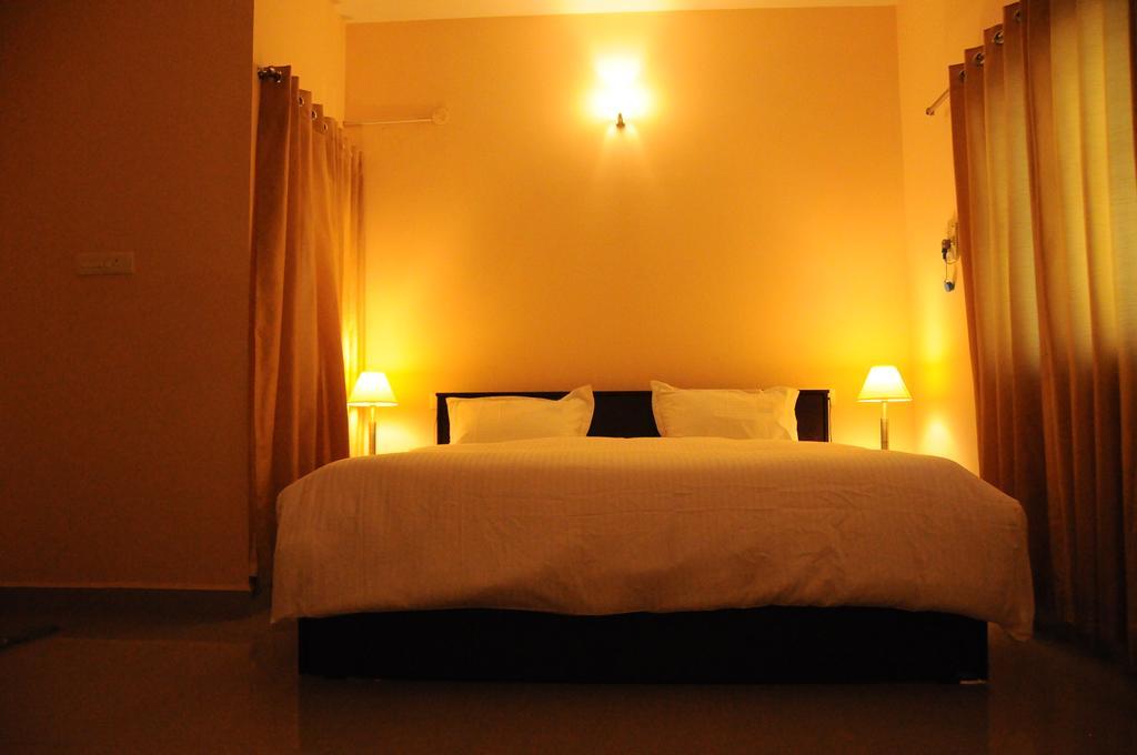 Jyothi Suites Tiruchirappalli Екстериор снимка