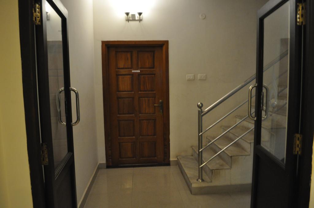 Jyothi Suites Tiruchirappalli Екстериор снимка