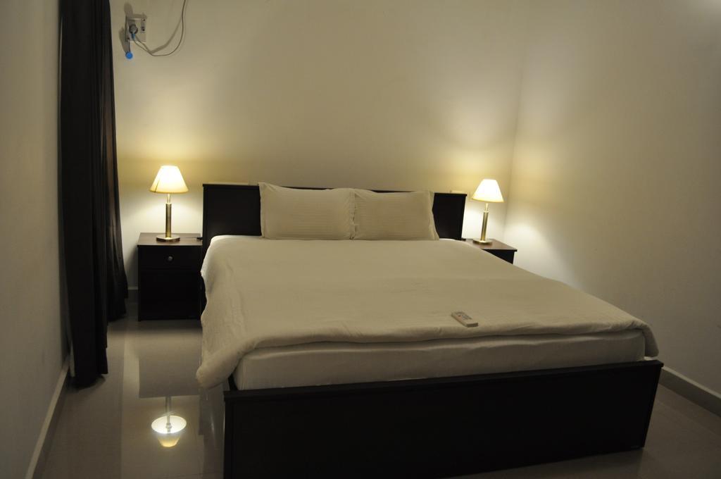 Jyothi Suites Tiruchirappalli Екстериор снимка