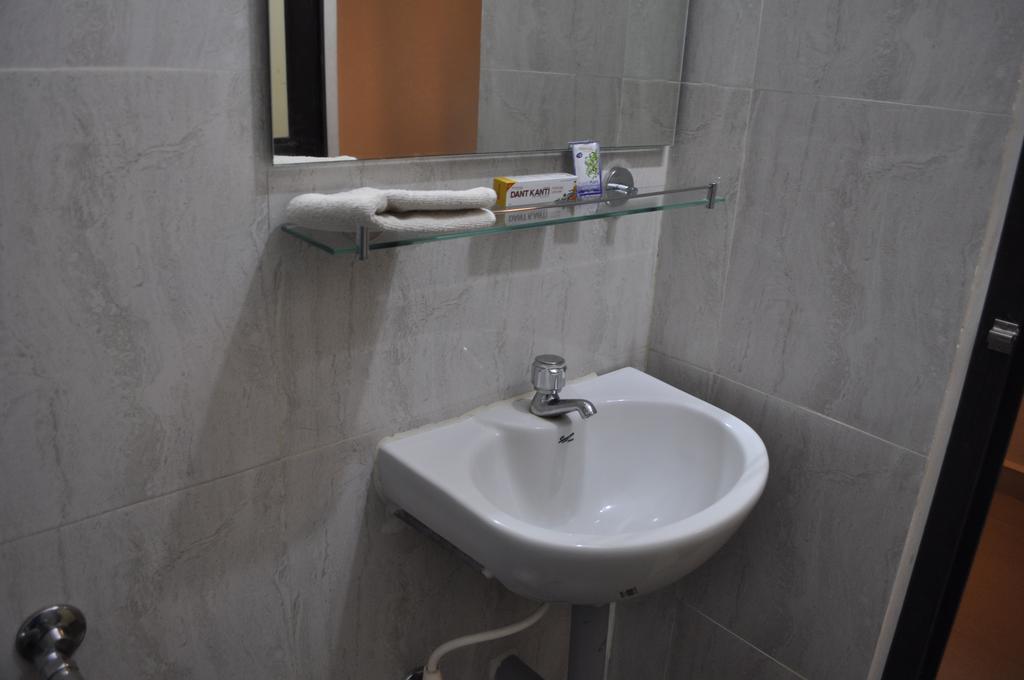 Jyothi Suites Tiruchirappalli Екстериор снимка