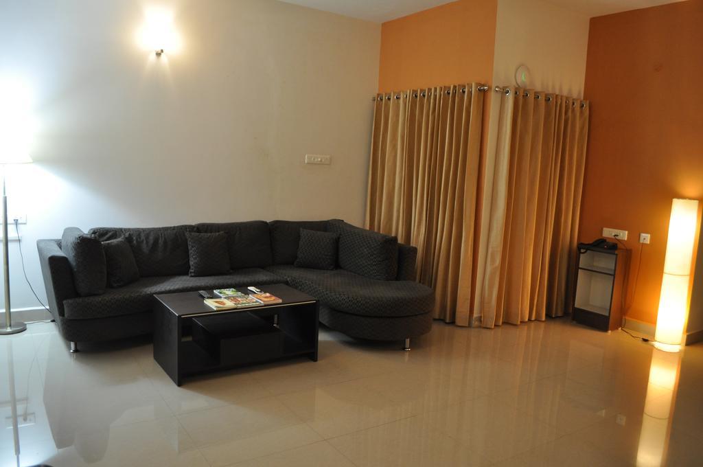 Jyothi Suites Tiruchirappalli Екстериор снимка
