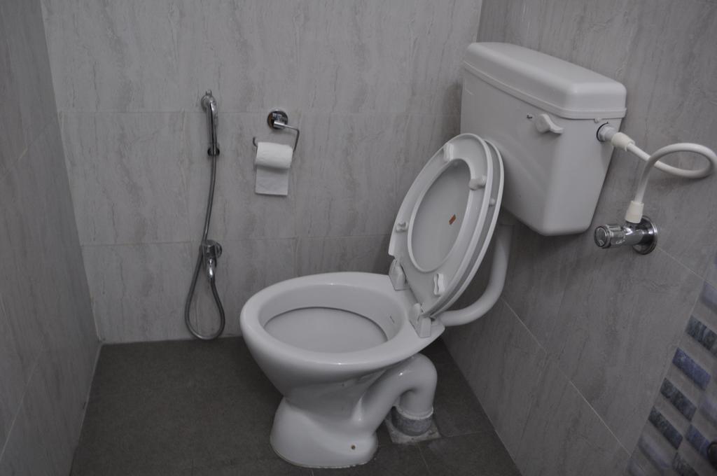 Jyothi Suites Tiruchirappalli Екстериор снимка
