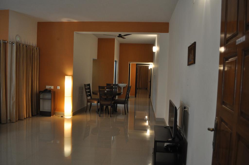 Jyothi Suites Tiruchirappalli Екстериор снимка